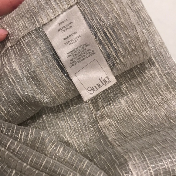 Sheer cream/silver accent curtains - Picture 5 of 7